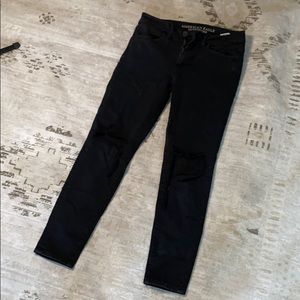American eagle distressed black high-rise